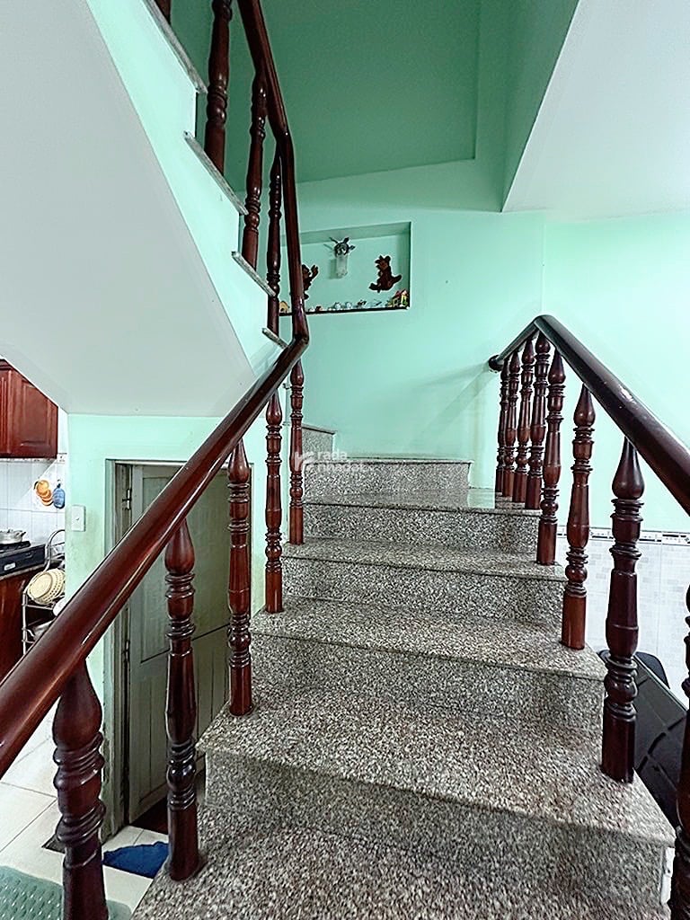 Bán nhà gần đại học công thương đường nguyễn hữu tiến tây thạnh