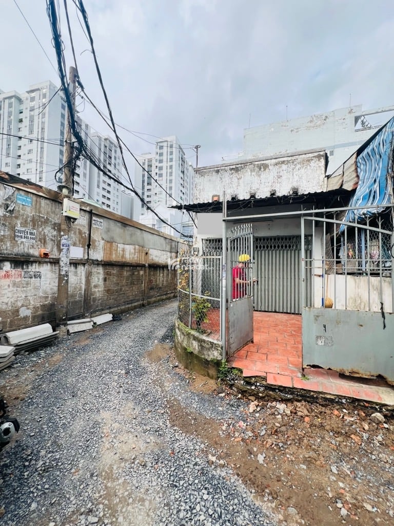 NHÀ NÁT BÁN ĐẤT ( 62m2 ) GÓC 2 MẶT TIỀN HẺM XE HƠI THÔNG ĐƯỜNG ÂU CƠ TÂN BÌNH .