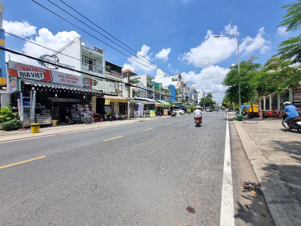BÁN NHÀ MẶT TIỀN KDC NAM HÙNG VƯƠNG DIỆN TÍCH 67M2 GIÁ 10.8 TỶ SỔ VUÔNG HOÀN CÔNG 3 TẦNG 5PN