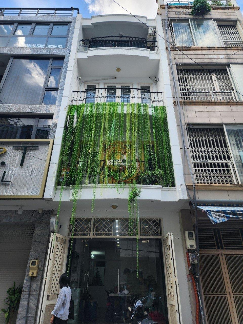 25 tỷ! Bán MT Đ. Hoa Hồng, Q.PN  4x18m 3 Tầng.