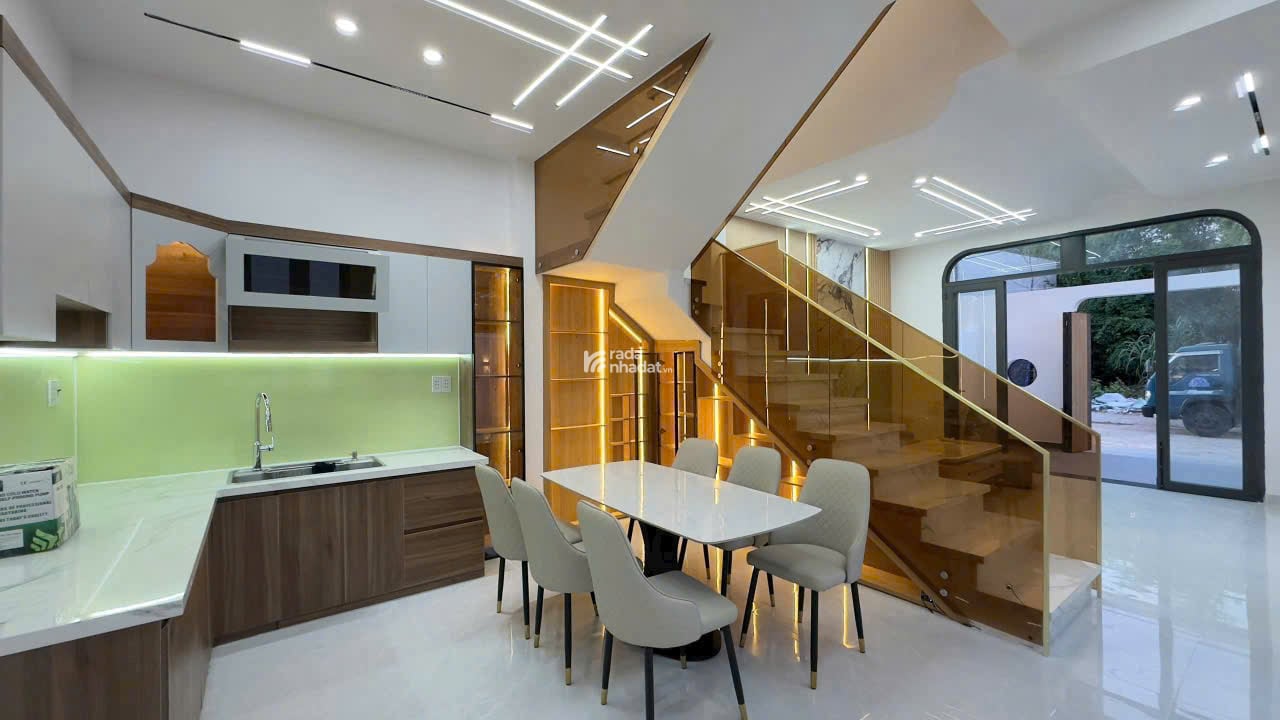 Bán nhà 2 mặt tiền HXH đường Thành Thái Q.10 dt( 4 x 10m) giá 8.6 tỷ