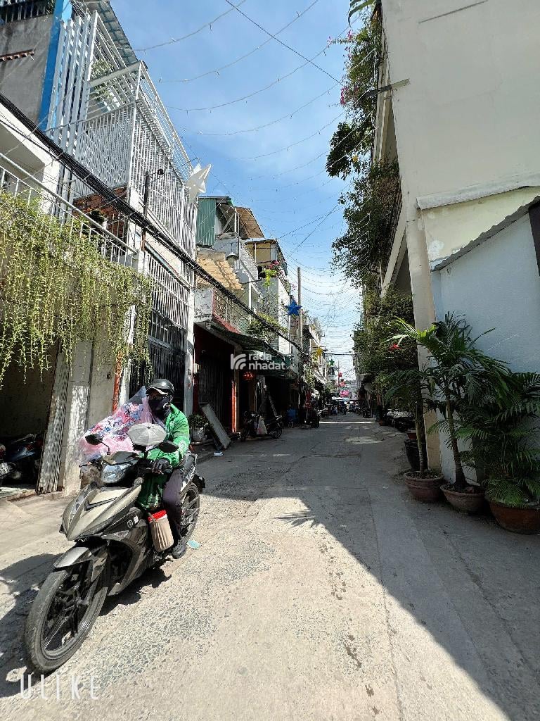 BÁN GÓC 2 MẶT TIỀN KINH DOANH NGUYỄN TRỌNG TUYỂN 72M2 2 TẦNG HOÀN CÔNG CHỈ 12 TỶ GẦN SÂN BAY