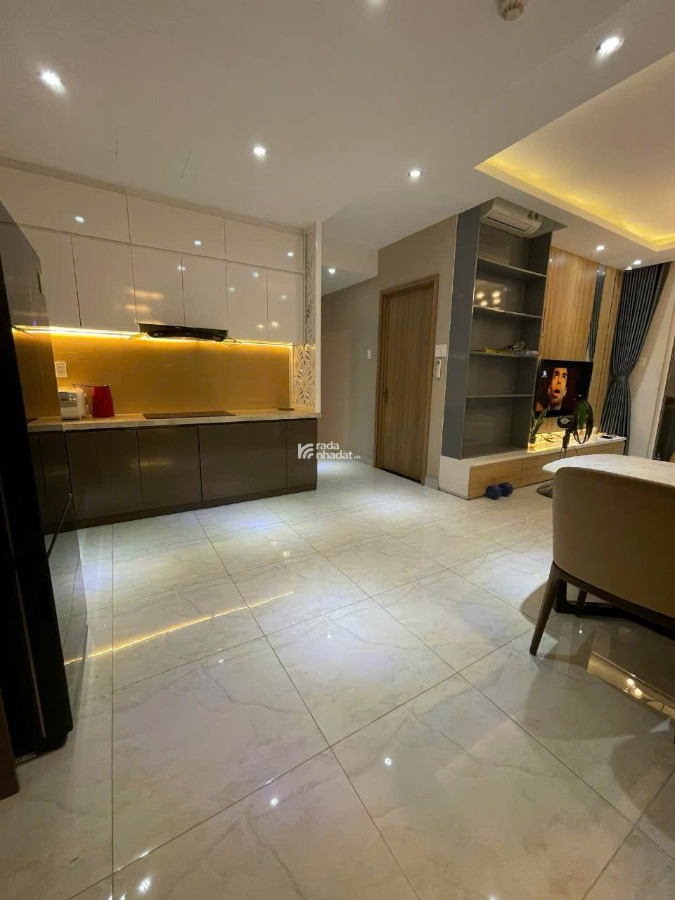 Kẹt tiền cần bán gấp căn hộ chung cư cao cấp Park Legend, DT: 72m2, 2PN - 2WC, full NT giá 5.1 tỷ