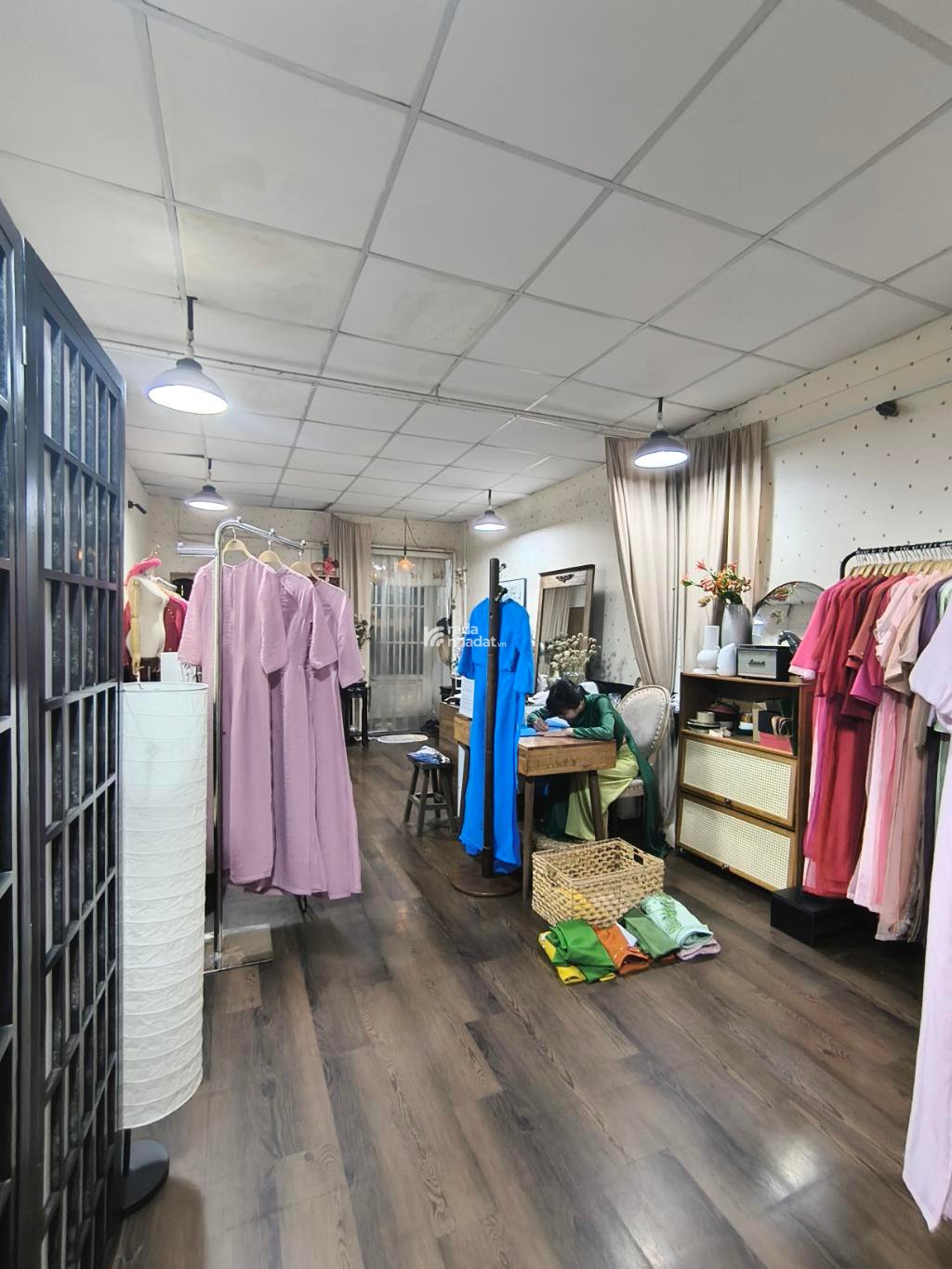 KHU DÂN TRÍ - THẲNG 1 TRỤC RA MẶT TIỀN, HẺM THÔNG - NGANG HƠN 4M - ĐANG CHO THUÊ 100 TRIỆU/NĂM