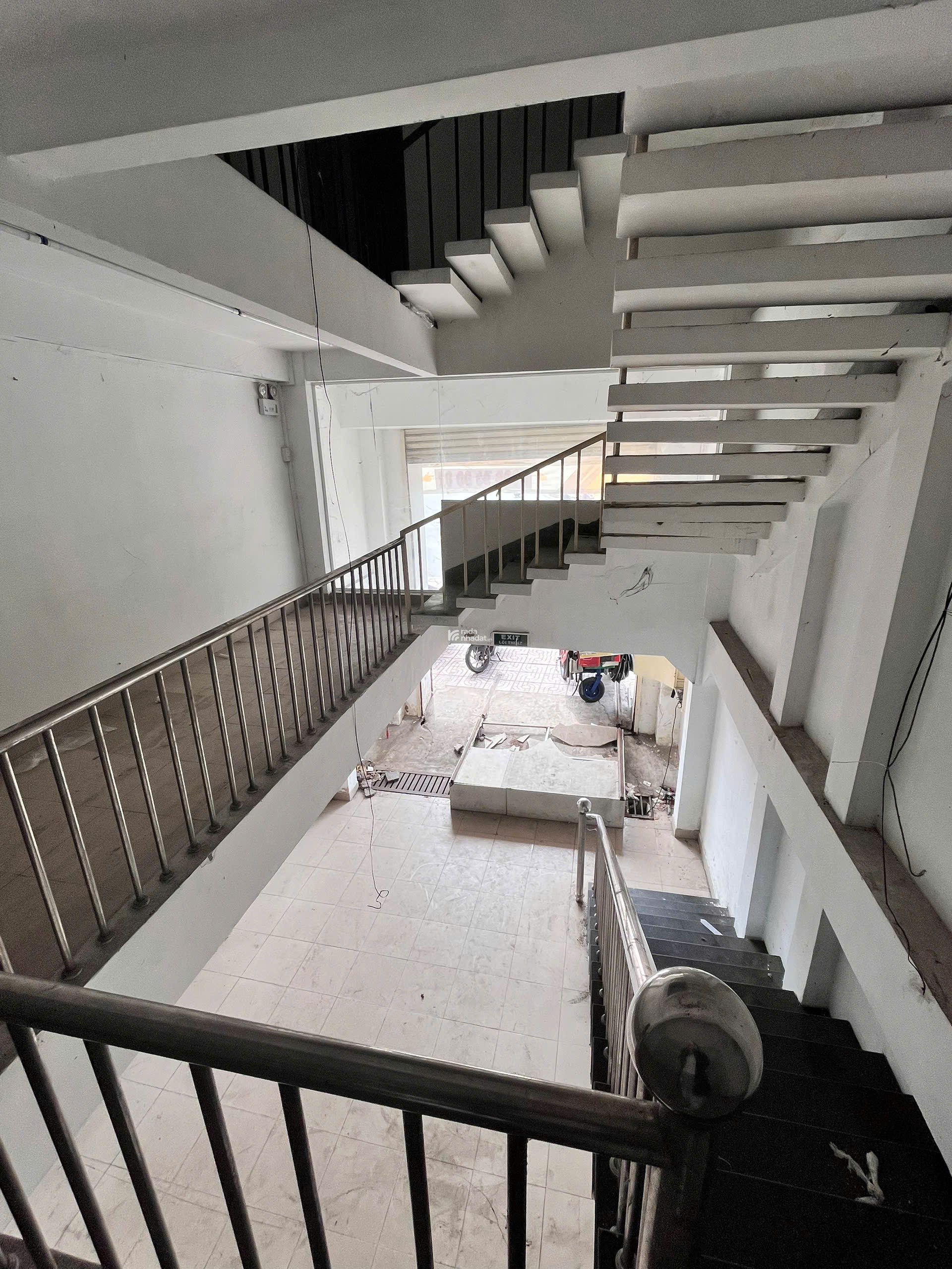 VỊ THẾ KIM CƯƠNG: NGUYÊN CĂN 1 TRỆT  3 LẦU TẠI CỬA NGÕ BÌNH TÂN!