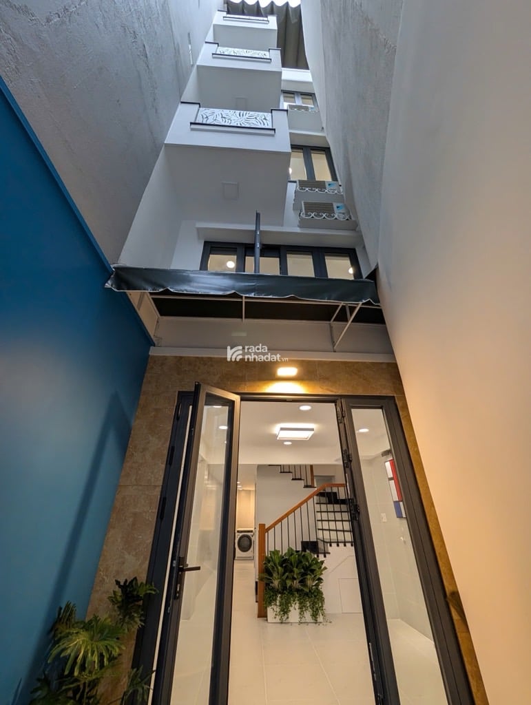 CHDV MỚI ĐẸP NGAY KHU PHAN XÍCH LONG NỐI DÀI - 45M2 - 5 TẦNG - 6PN KHÉP KÍN - CHO THUÊ 30-45TR