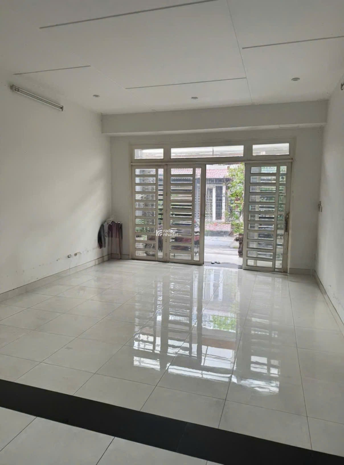 CHO THUÊ NHÀ MT KDC HỒNG LONG, 5MX25M, 1 TRỆT 2 LẦU, 4PN, 18TR.