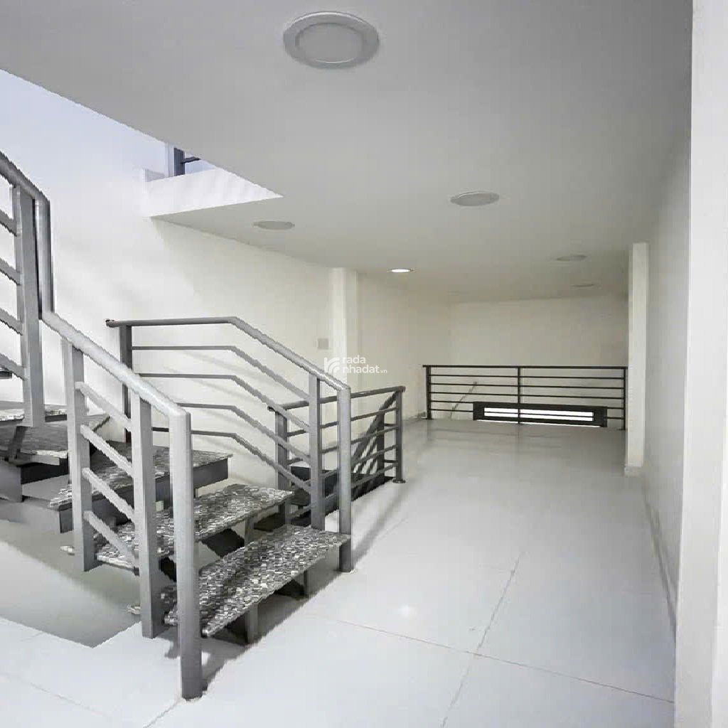 Nhà hẻm Lê Hồng Phong - QUẬN 10 - 2.3 x 8 m  vuông vức - 3.5 tỷ