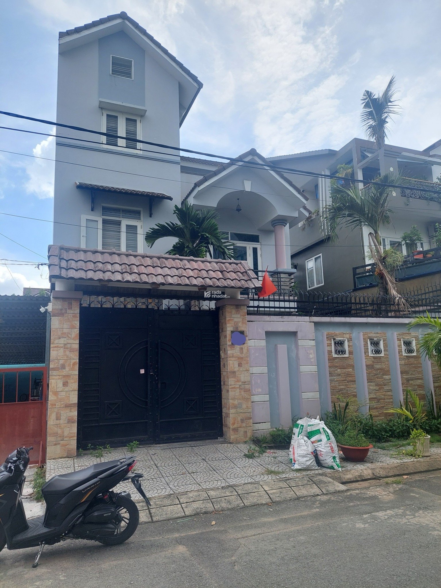 CHO THUÊ BIỆT THỰ  KHU DÂN CƯ SÔNG ĐÀ, HIỆP BÌNH 10m x 20m trệt 2 lâu 6PN giá 26TR