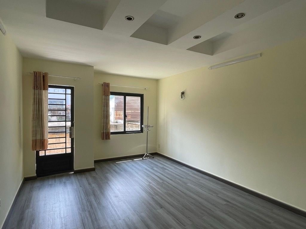 NHÀ ĐÚC BTCT, VỊ TRÍ ĐẸP TRUNG TÂM QUẬN ĐI LẠI THUẬN TIỆN