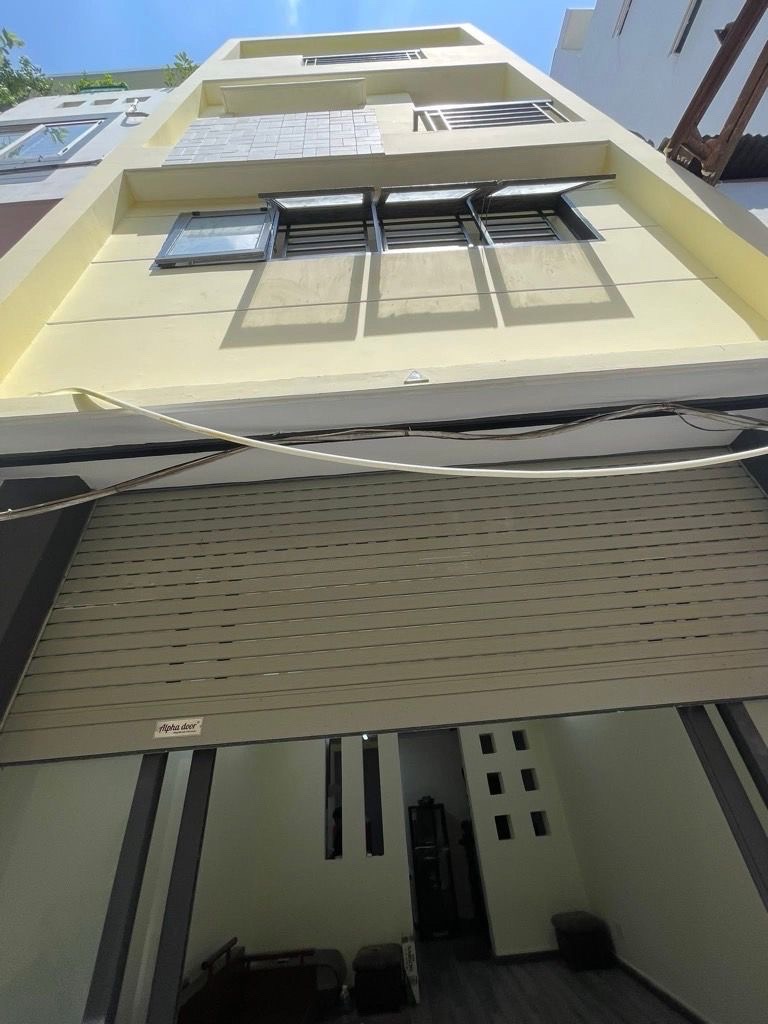 NHÀ ĐÚC BTCT, VỊ TRÍ ĐẸP TRUNG TÂM QUẬN ĐI LẠI THUẬN TIỆN