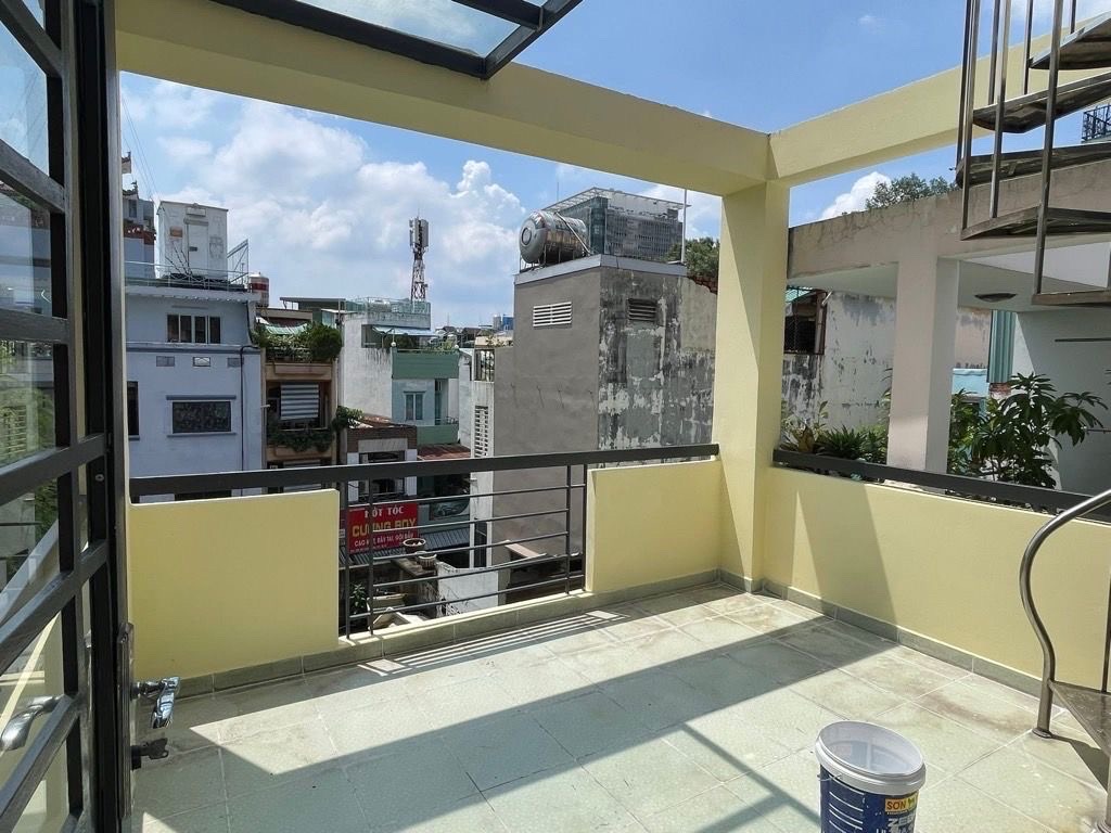 NHÀ ĐÚC BTCT, VỊ TRÍ ĐẸP TRUNG TÂM QUẬN ĐI LẠI THUẬN TIỆN