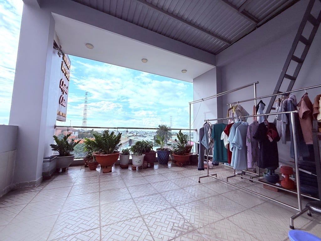 MẶT TIỀN KINH DOANH - Nguyễn Ảnh Thủ - nhỉnh 10 tỷ