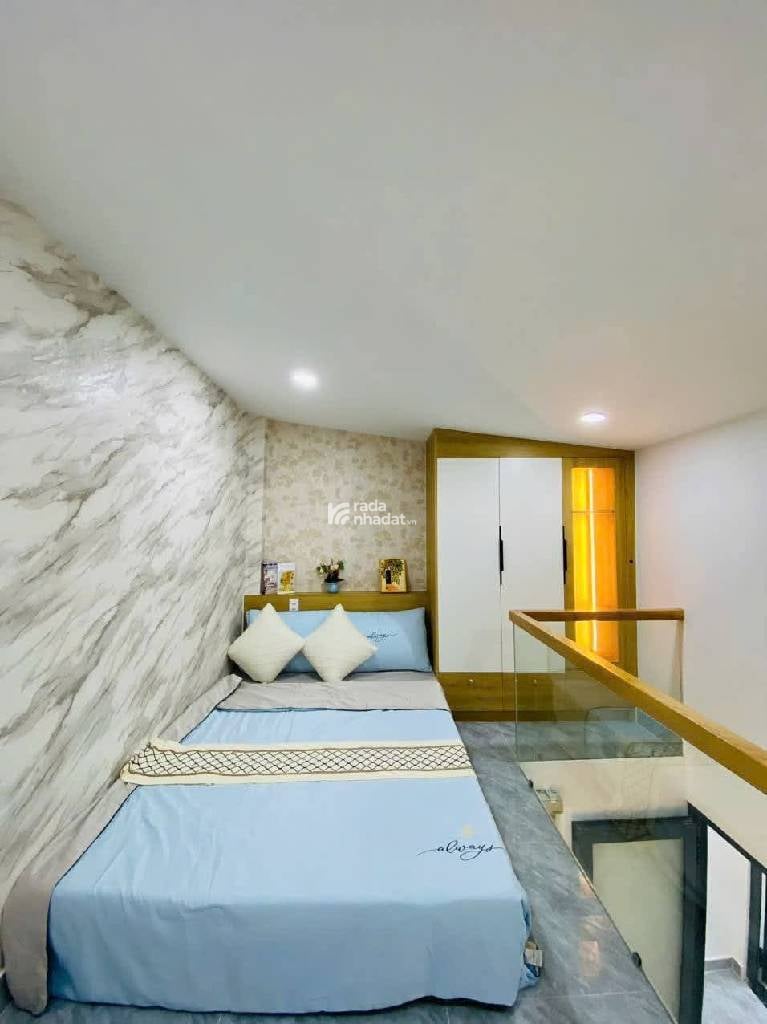 Bán nhà ngay Vincom Plaza Quang Trung Gò Vấp, 40m2, 3 tầng, full nội thất, hxh, 4.3 tỷ