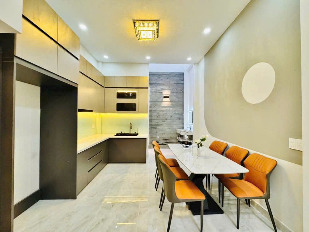 Bán gấp nhà đẹp Sư Vạn Hạnh, Q10. Xây 1 trệt 2 lầu, 80m2. Hẻm 5m, chỉ 7 tỷ 680