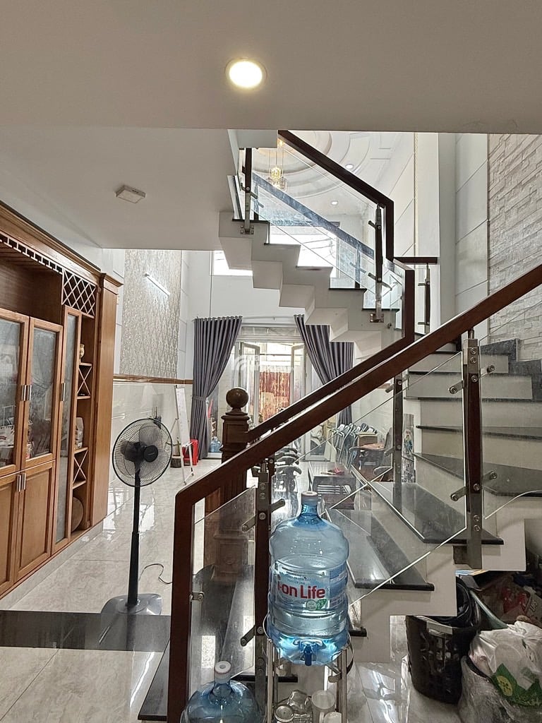 SIÊU PHẨM 5 TẦNG HẺM XE HƠI  4x15M2,  GÒ VẤP NGAY CHỢ PHẠM VĂN BẠCH CHỈ 7 TỶ XÍU