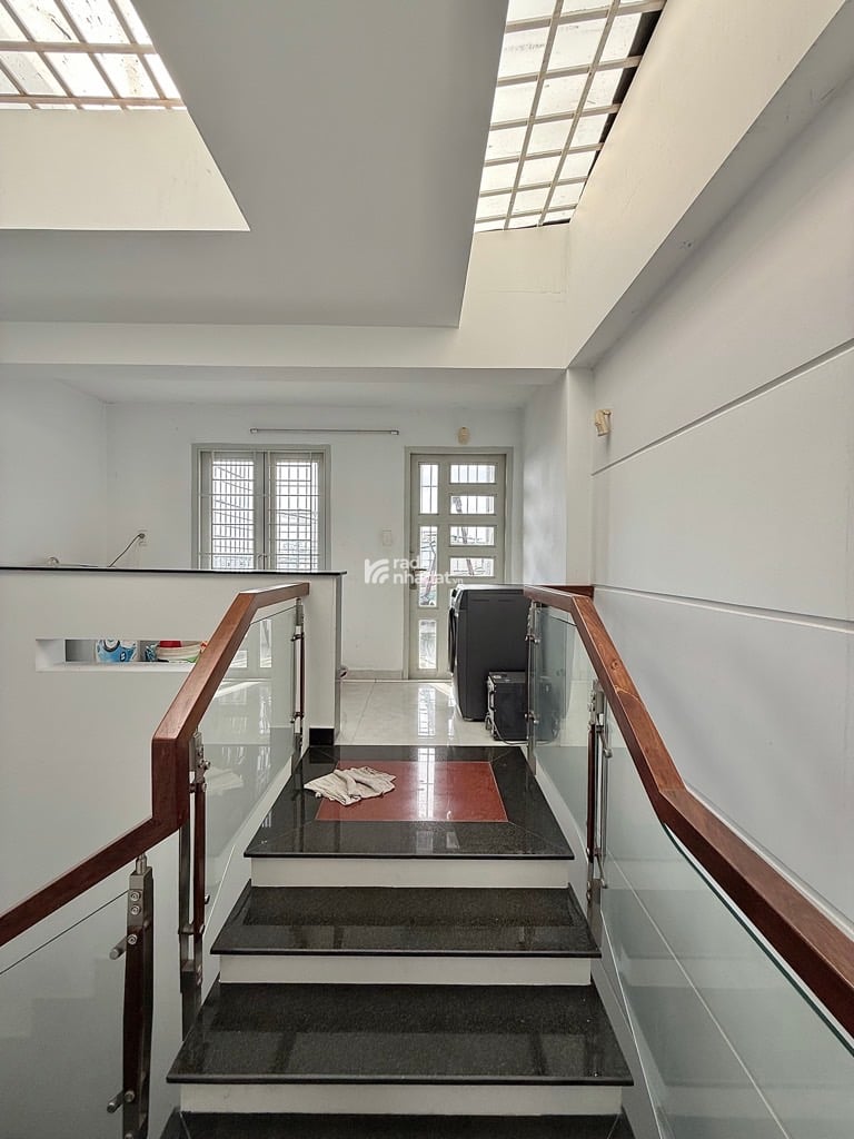 SIÊU PHẨM 5 TẦNG HẺM XE HƠI  4x15M2,  GÒ VẤP NGAY CHỢ PHẠM VĂN BẠCH CHỈ 7 TỶ XÍU