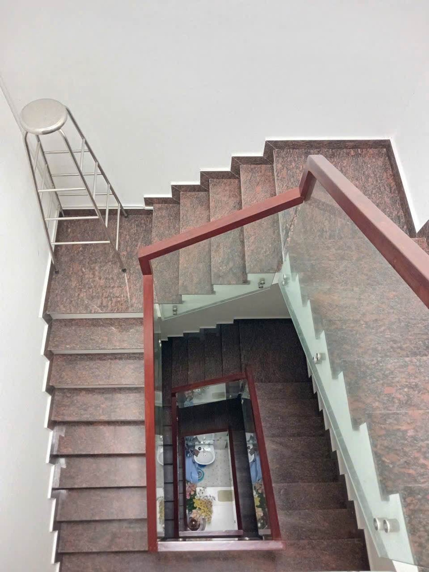 Nhà 4 tầng HXH Gò Dầu, 83m2, 5x17, 4PN, Sát AEON Mall, sổ vuông, Chỉ 8.3 tỷ 