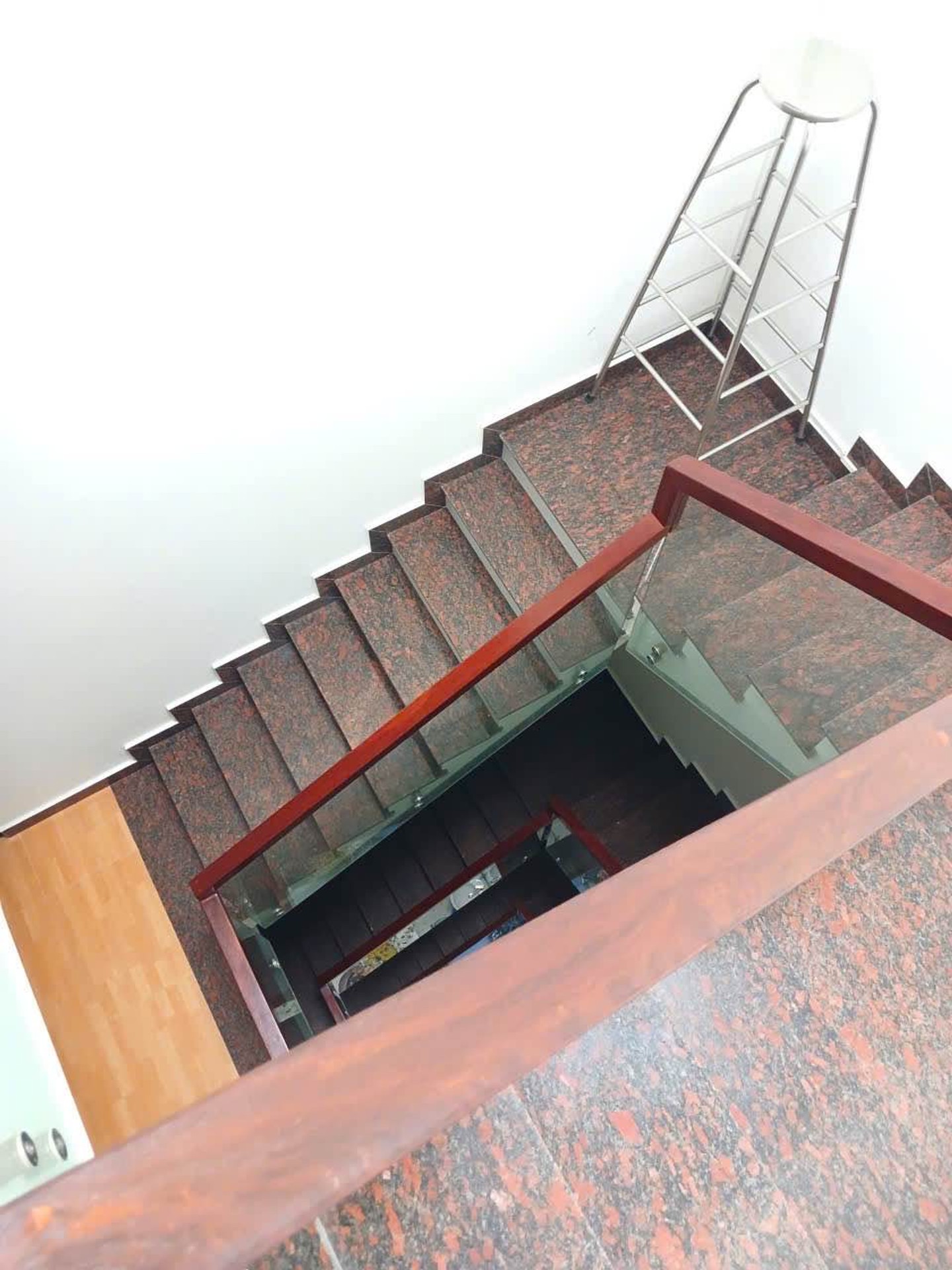 Nhà 4 tầng HXH Gò Dầu, 83m2, 5x17, 4PN, Sát AEON Mall, sổ vuông, Chỉ 8.3 tỷ 