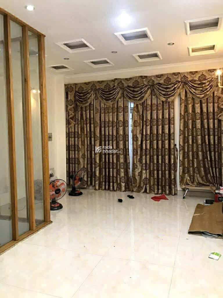 NHÀ ĐẸP FULL NỘI THẤT DIỆN TÍCH LỚN, NGANG KHỦNG 6.5M, CÁCH MT ĐƯỜNG 1 CĂN, CÓ SÂN ĐỂ XE RỘNG,