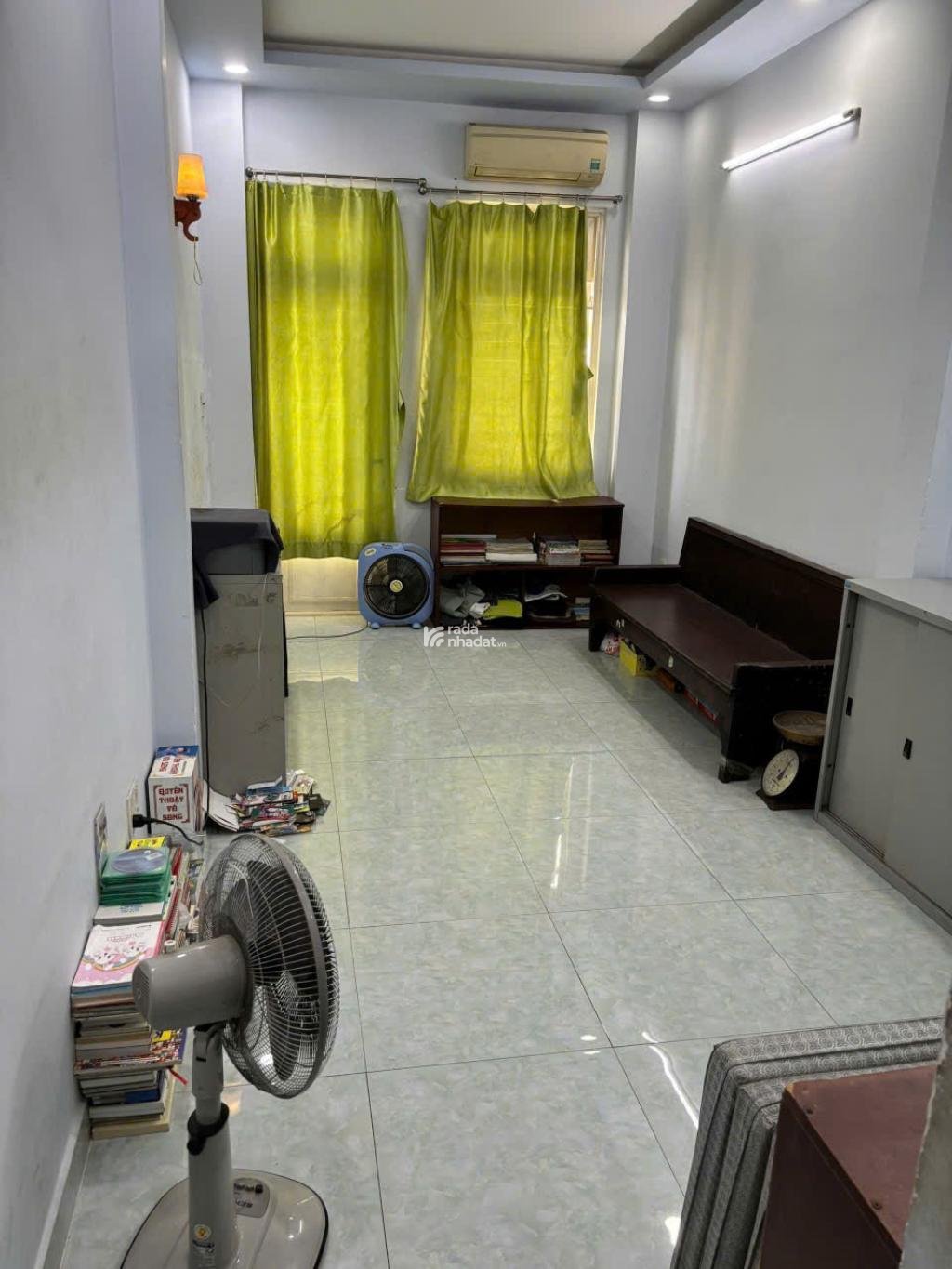 Kết cấu: 1 trệt, lửng, 2 lầu sân thượng BTCT, 3PN, 4WC