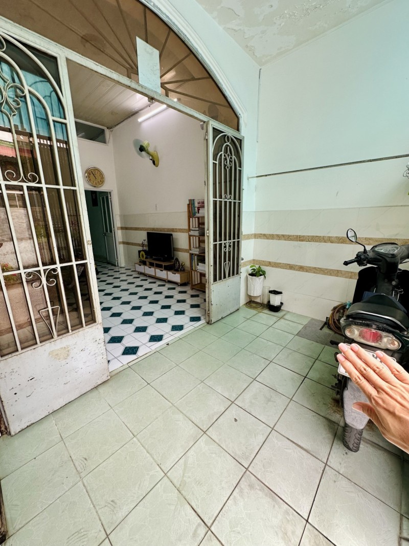 Giá Nhỉnh 5 Tỷ - Bán Nhà Trung Tâm Phước Long B - Sát Chợ - Hẻm Thông