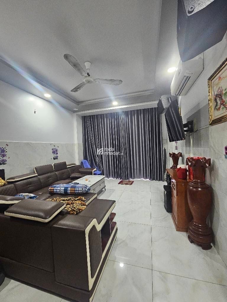 bán nhà. mặt tiền gần lê trọng tấn phạm đăng giảng