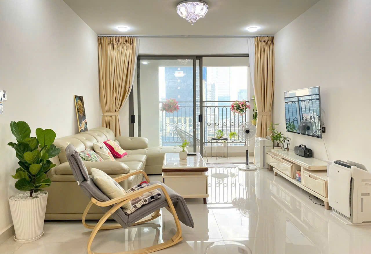 Cho thuê căn hộ chung cư Sky Center, Phổ Quang, Tân Bình. DT 80m2 2PN 2WC, 15 triệu, nhà đẹp