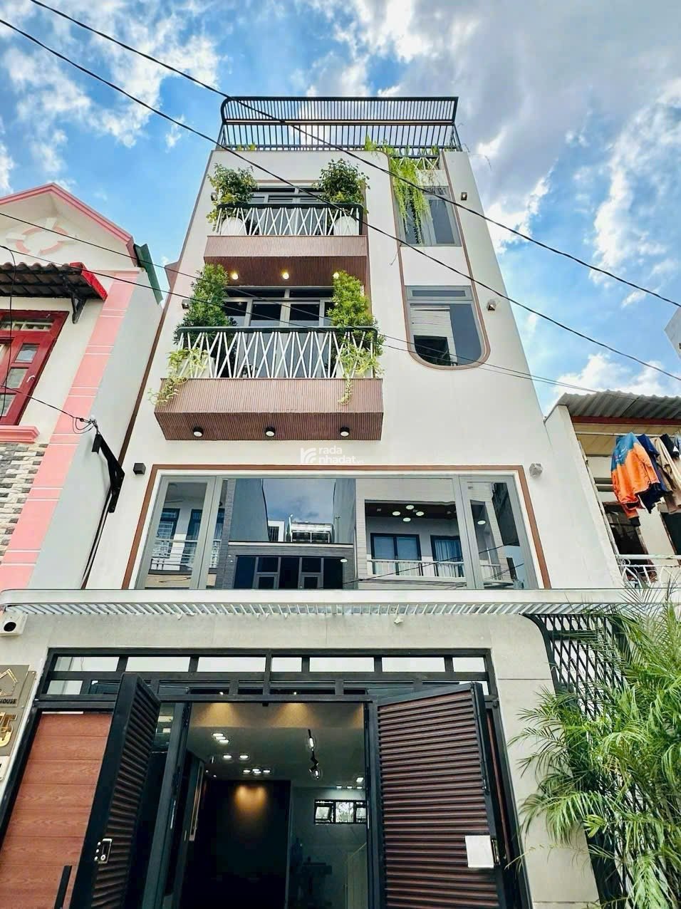 Giảm mạnh! Bán nhà 65m2 Hòa Bình, Q11 xây 3 lầu. Gần Đầm Sen. Cho thuê 10tr/tháng. Sổ riêng