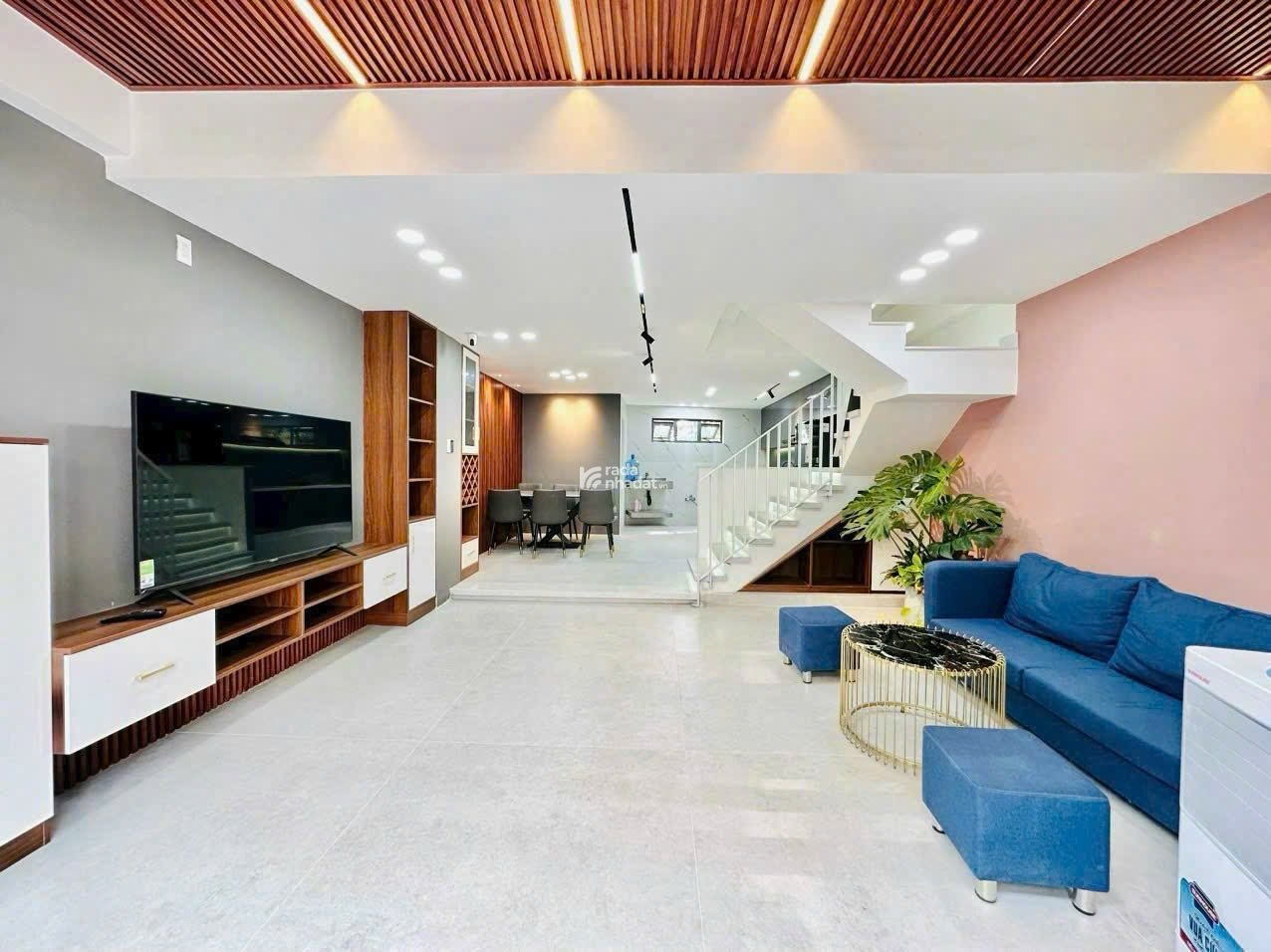 Giảm mạnh! Bán nhà 65m2 Hòa Bình, Q11 xây 3 lầu. Gần Đầm Sen. Cho thuê 10tr/tháng. Sổ riêng