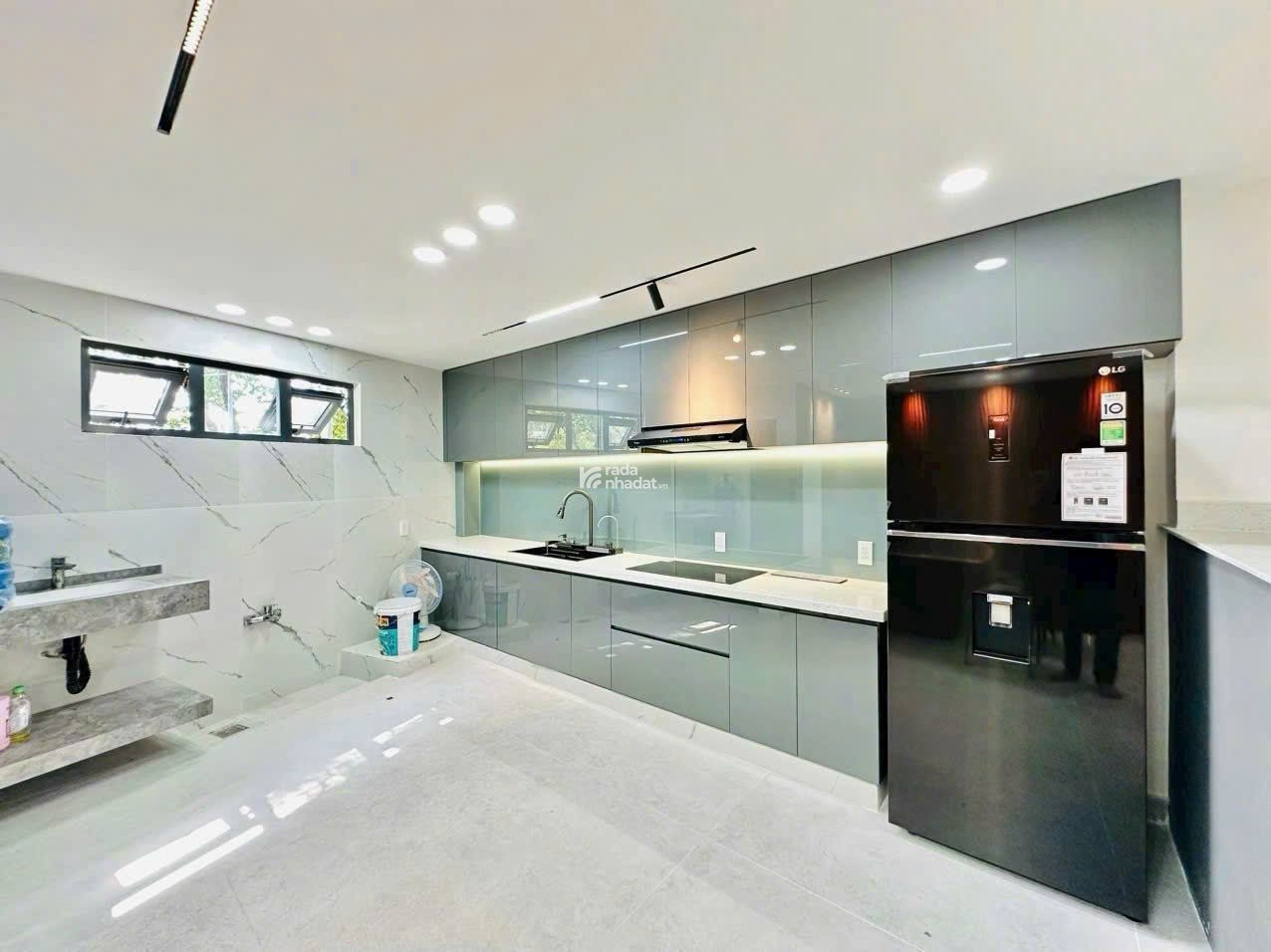 Giảm mạnh! Bán nhà 65m2 Hòa Bình, Q11 xây 3 lầu. Gần Đầm Sen. Cho thuê 10tr/tháng. Sổ riêng