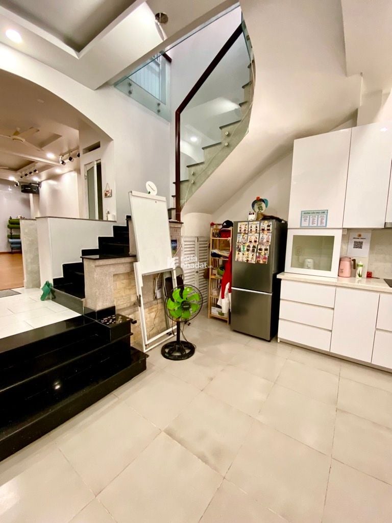 NGAY PEARL, HXH VÕ OANH, BÌNH THẠNH, 70M2 CÓ KC DỄ CẢI TẠO MỚI. GIẢM 550TR CHỈ 14.8T