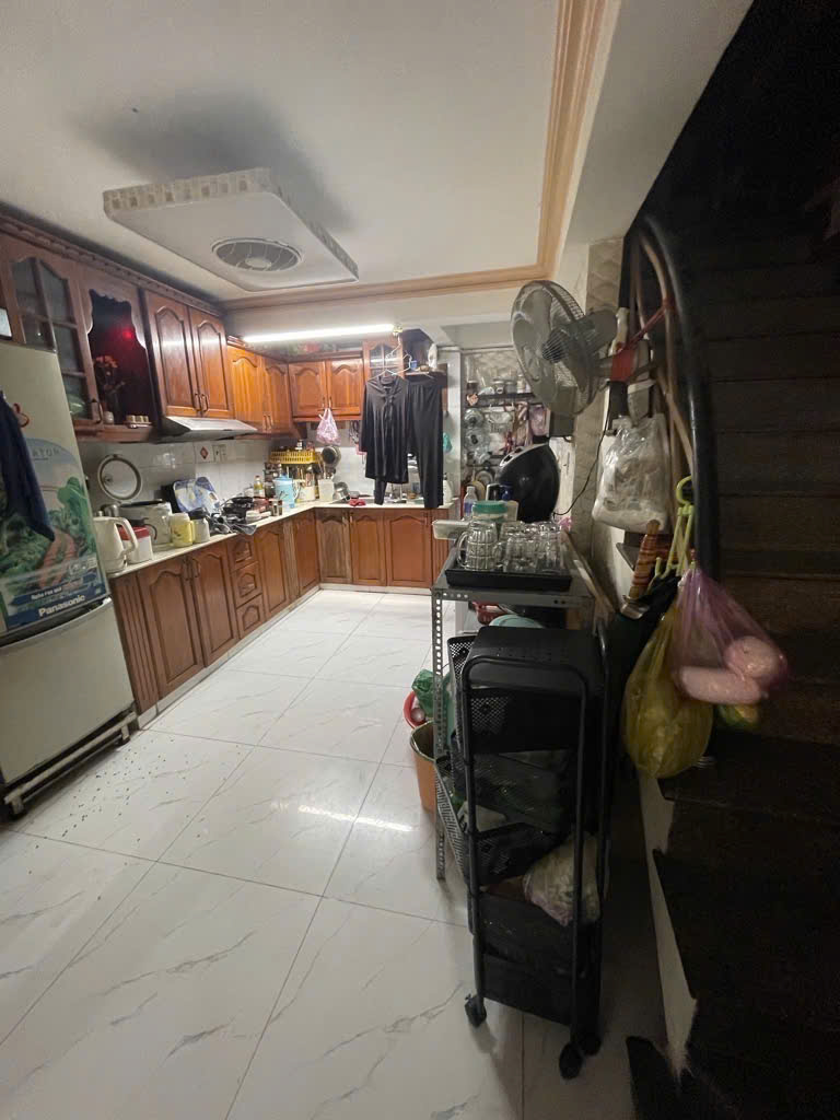 BÁN NHÀ MẶT TIỀN,NGAY CHỢ HỒ TRỌNG QUÝ (4m x 16m x 5 TẦNG) 9,8 TỶ TL