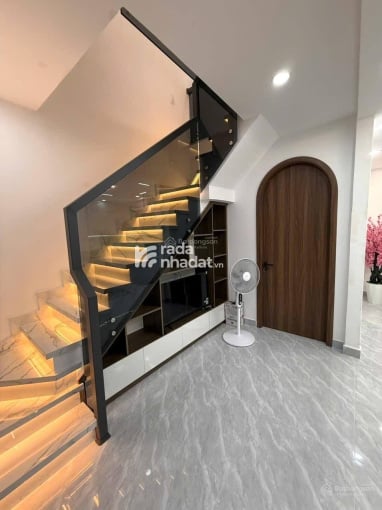 Bán nhà ngay đường Vạn Kiếp, phường 1, Bình Thạnh.Giá: 3Tỷ 650tr, 40m2, sổ hồng riêng, hẻm ô tô