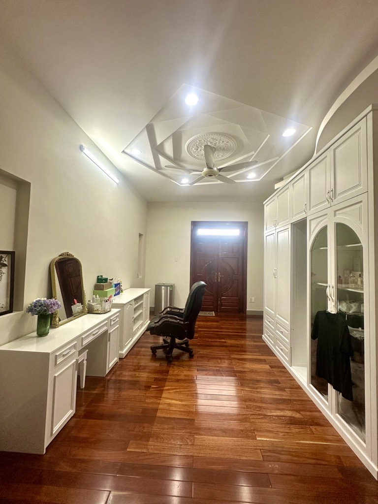 Biệt thự cao cấp 5 Tầng, diện tích lớn, Thiết kế mới lạ đẹp hiện đại, trang bị nội thất cao cấp