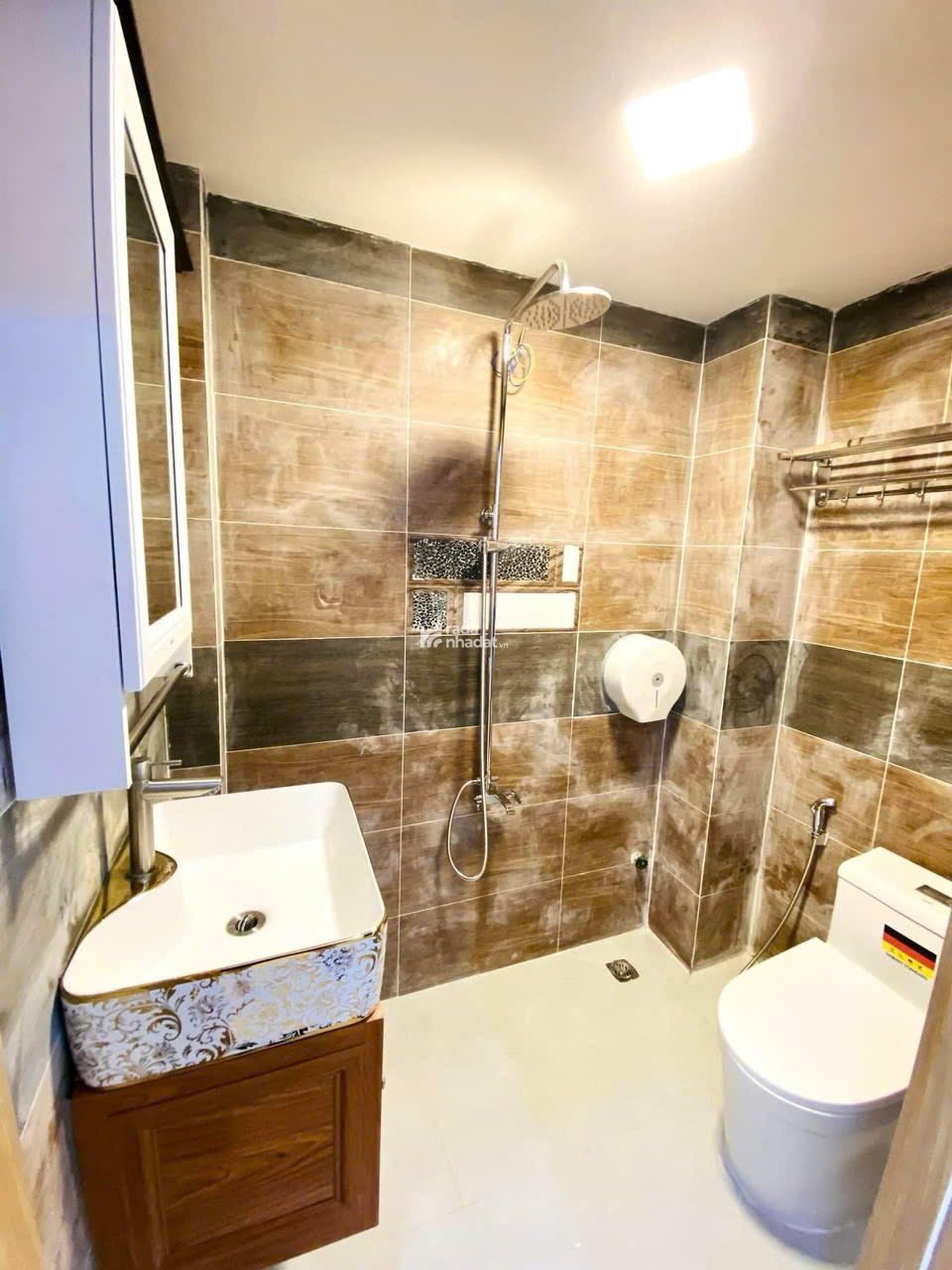 Chính chủ gửi bán siêu phẩm 4 tầng ngay Nguyễn Huy Lượng, Bình Thạnh, 50m2 SHR giá 3 tỷ 850 TL