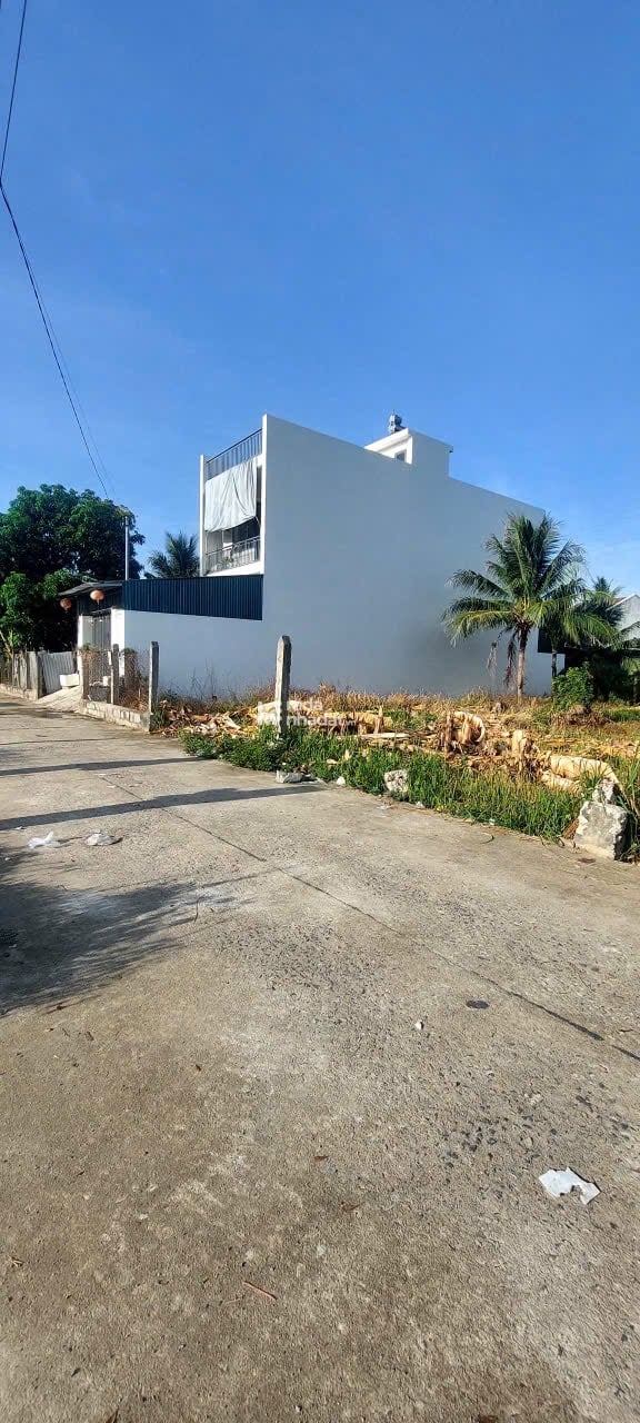 Bán lô đất mtien Mẫu 7 xã Diên Phú . DTICH 123,6m2 , 60 thổ . Giá 1 tỉ 190 triệu
