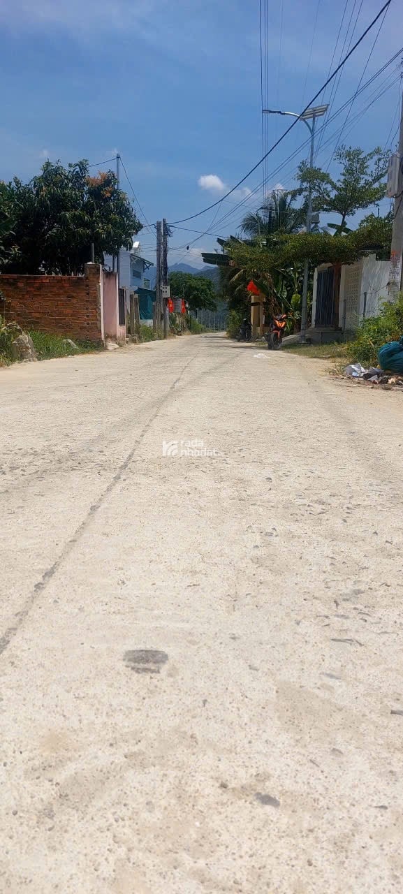 Bán lô đất mtien Mẫu 7 xã Diên Phú . DTICH 123,6m2 , 60 thổ . Giá 1 tỉ 190 triệu