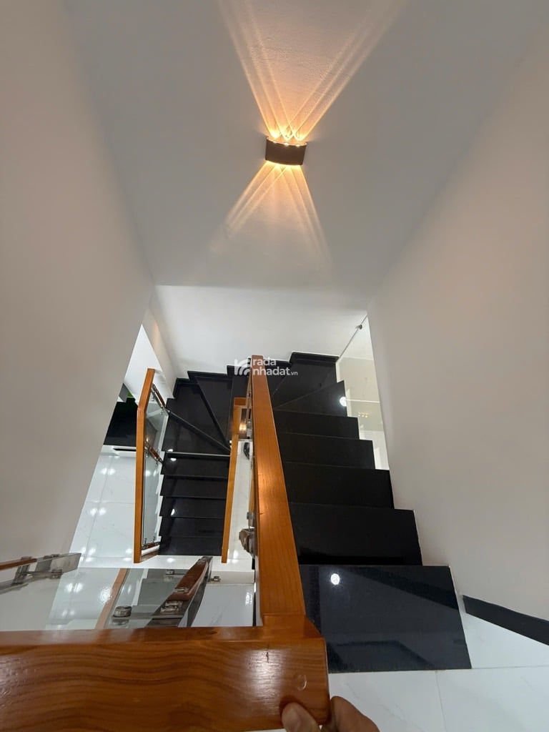 SIU PHẨM NHÀ ĐẸP LÊN SÓNG - NGAY HOÀ BÌNH - TÔ HIỆU - TÂN PHÚ - GẦN ĐẦM SEN - SÁT MẶT TIỀN - 2 TẦNG