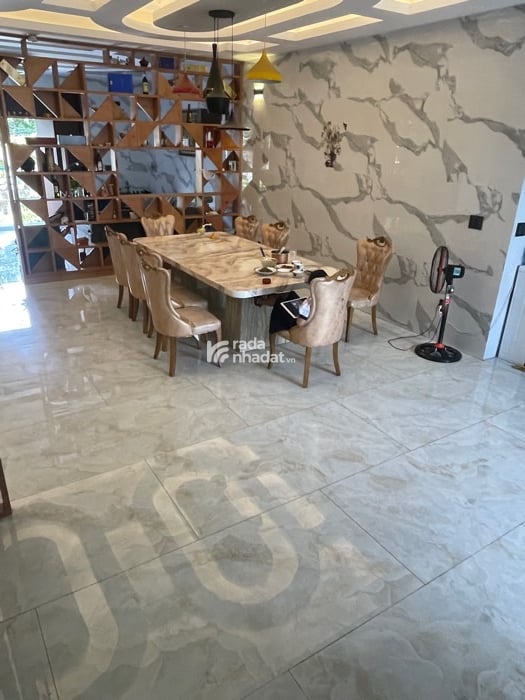 NHÀ ĐẸP LỘNG LẪY MẶT TIỀN KINH DOANH, 5 TẦNG, GẦN PHẠM VĂN ĐỒNG 18X25 CHỈ 39 TỶ.