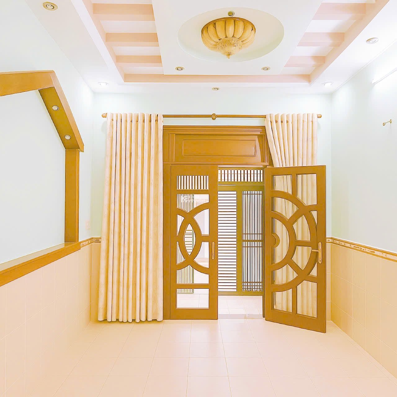 Bán nhà 3 Tầng hẻm Lạc Long Quân, QUẬN TÂN BÌNH, DT 4 x 13 m, Giá 8.3 tỷ