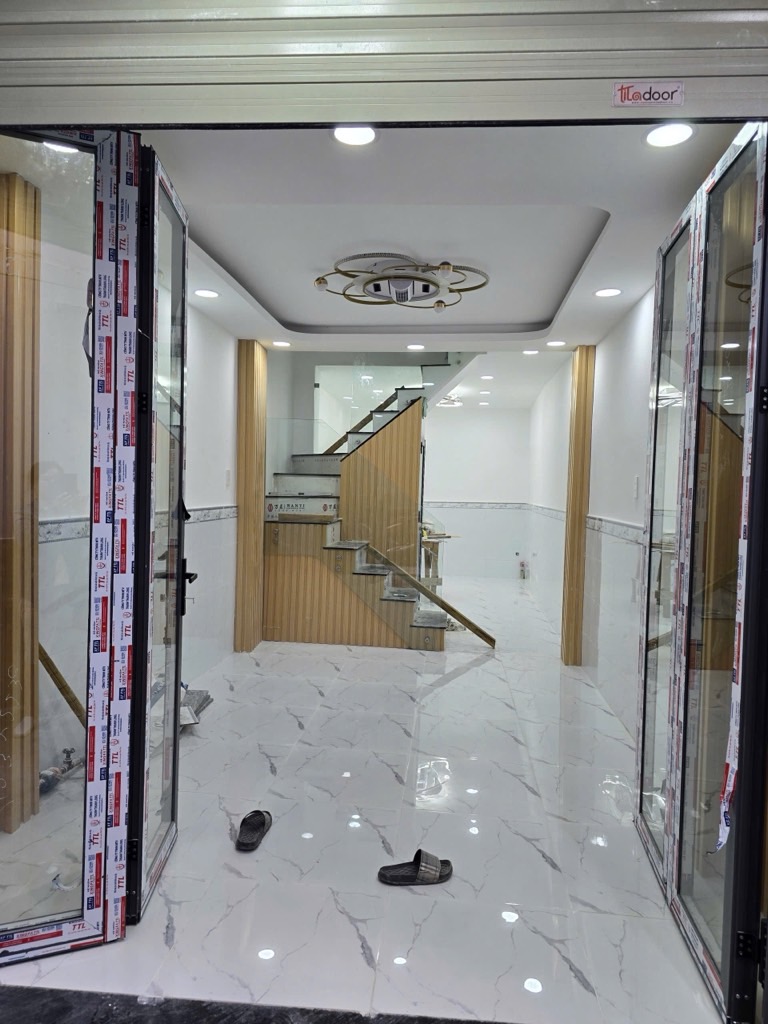 TRUNG TÂM QUẬN 5  - NHÀ MỚI 3 TẦNG 100% MUA Ở NGAY - VỊ TRÍ ĐẸP - HẺM Ô TÔ CÁCH NHÀ 5M - SỔ 2025 