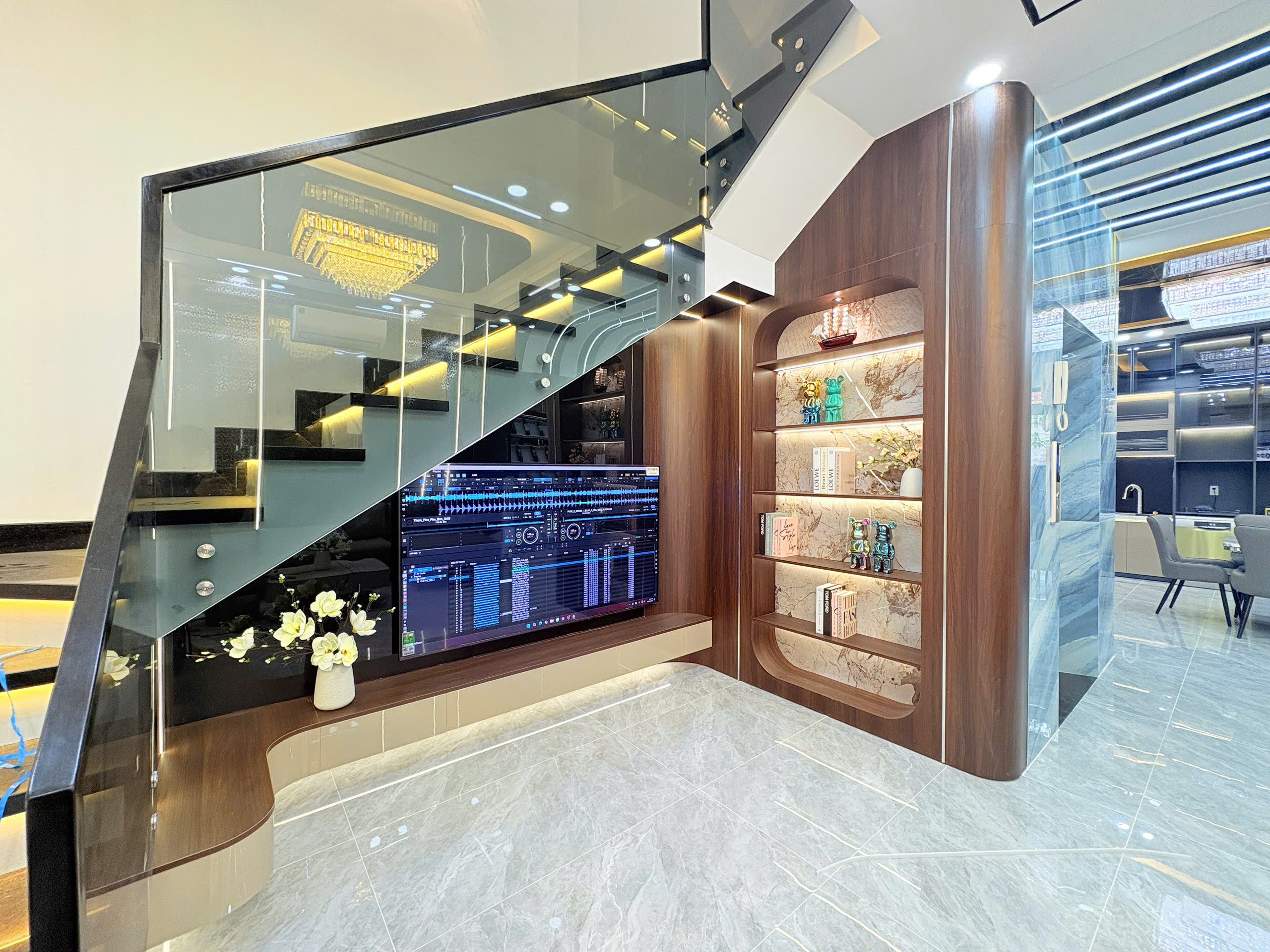 SIÊU PHẨM NHÀ CÓ THANG MÁY NỘI THẤT CAO CẤP THỊ TRẤN NHÀ BÈ