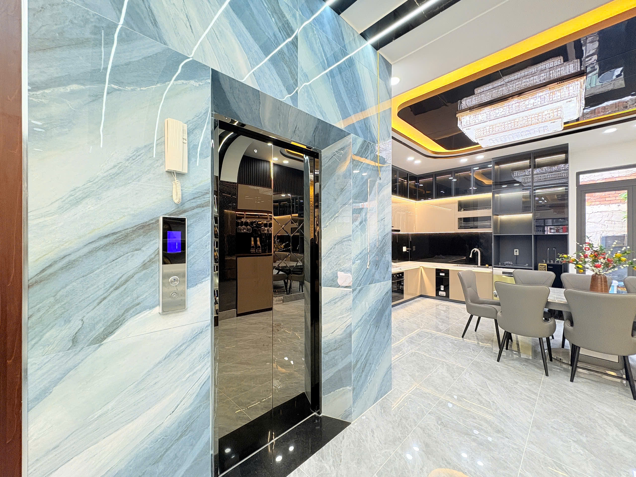 SIÊU PHẨM NHÀ CÓ THANG MÁY NỘI THẤT CAO CẤP THỊ TRẤN NHÀ BÈ