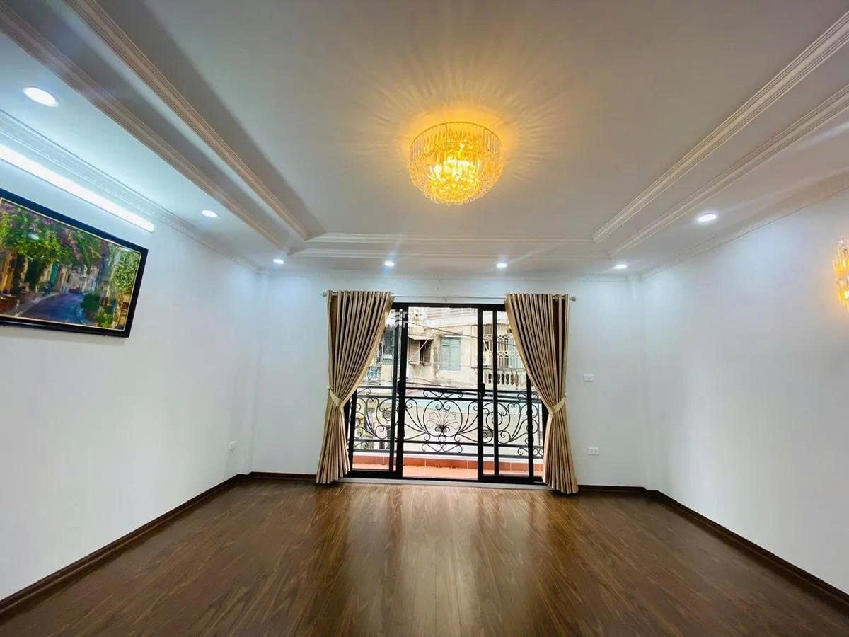 Bán nhà phân lô Kim Đồng  ô tô tránh, gara, thang máy  DT: 65m, 5 tầng  MT: 5m chào giá : 21,5tỷ