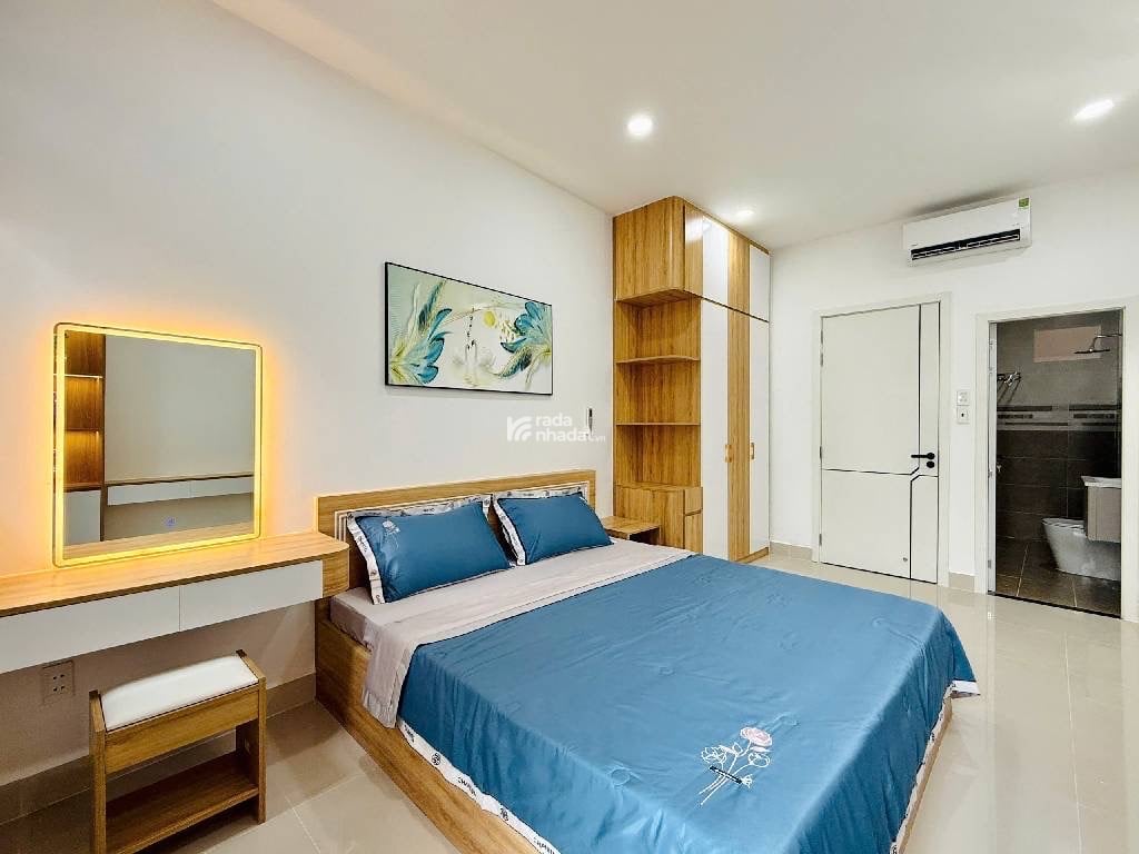 Hẻm 4m, xe hơi đậu cửa, hướng Đông Nam, SHR