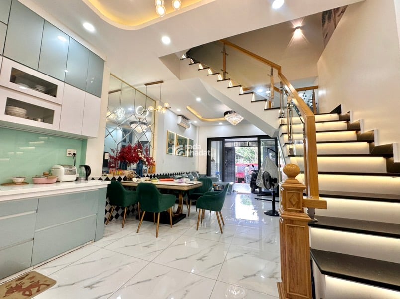 NHÀ ĐẸP 4 TẦNG Ở NGAY,TRUNG TÂM PHƯỚC LONG B ,OTO NGỦ TRONG NHÀ CHỈ 7.3tỷ