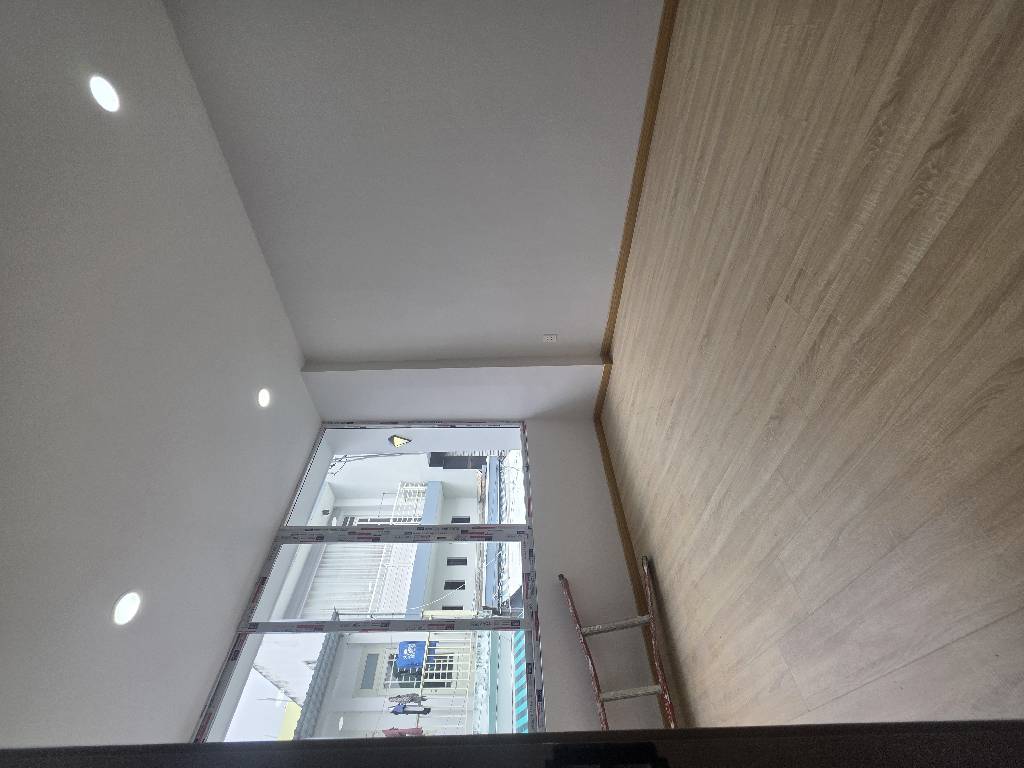 Kết cấu 2 Tầng BTCT, 4 Phòng ngủ, có phòng trệt cho người lớn tuổi, 2 nhà vệ sinh,