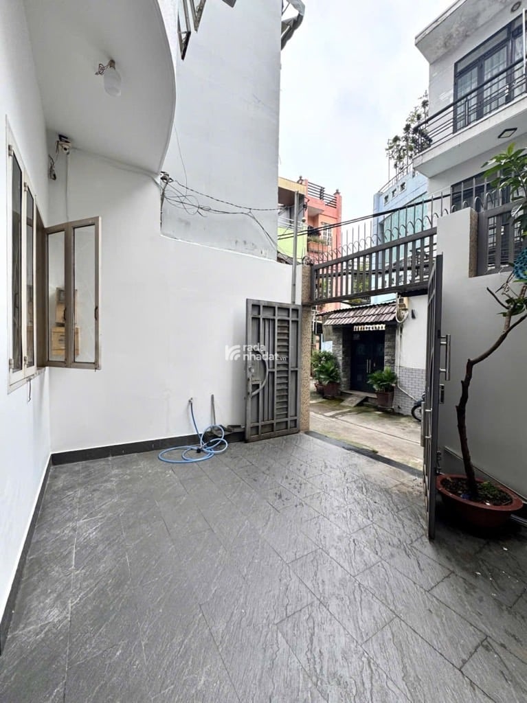 Bán nhà đẹp 4.1 x 16 x 3 tầng, hẻm 211 Hoàng Hoa Thám 