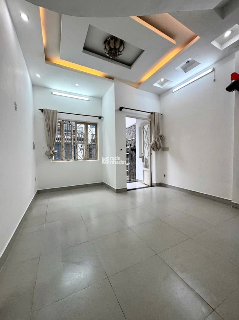 Bán nhà đẹp 4.1 x 16 x 3 tầng, hẻm 211 Hoàng Hoa Thám 